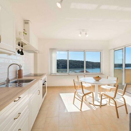 Sunset House Apartment Kampor Luaran gambar
