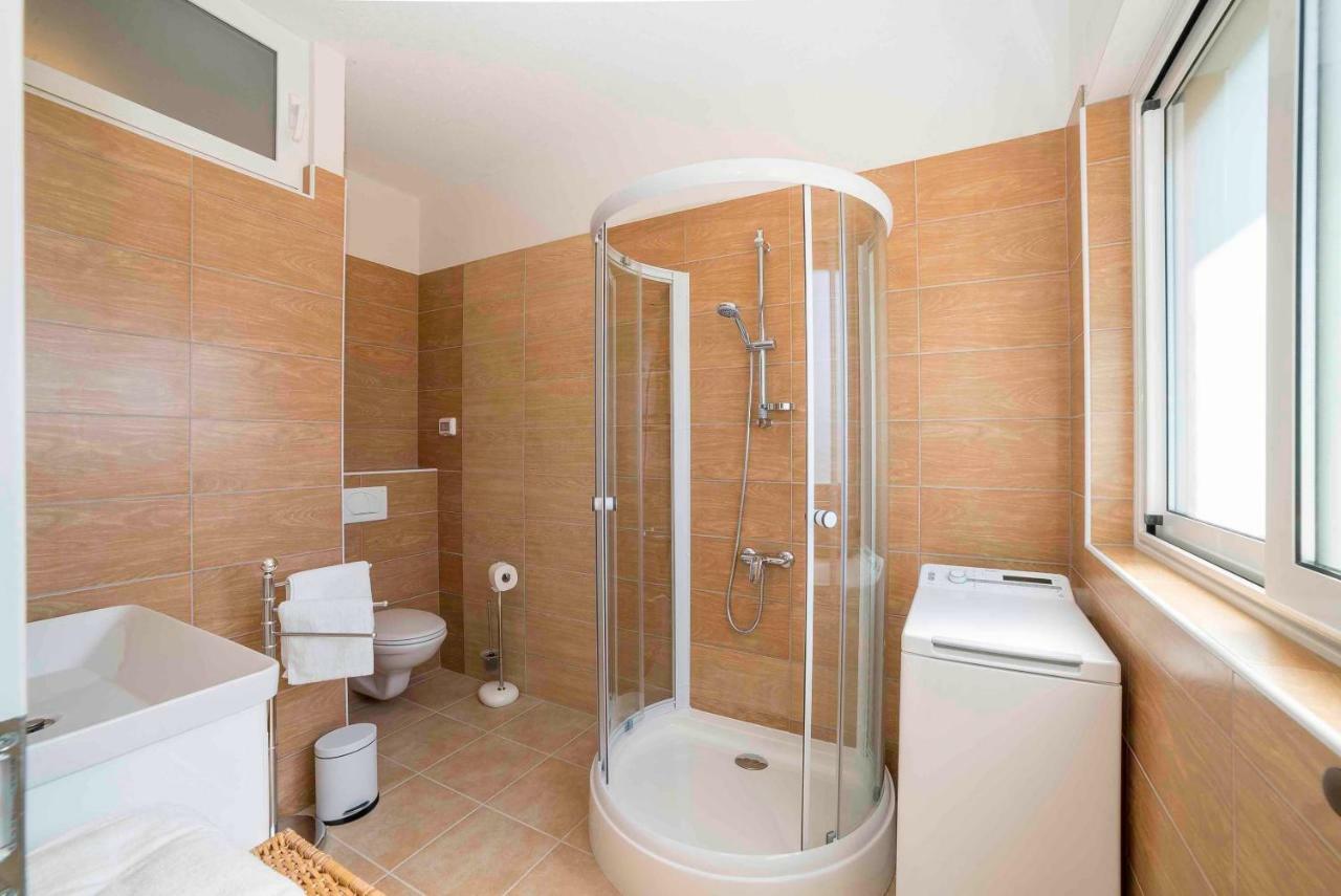 Sunset House Apartment Kampor Luaran gambar