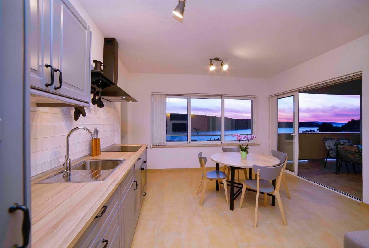 Sunset House Apartment Kampor Luaran gambar