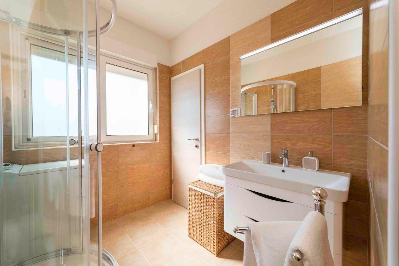 Sunset House Apartment Kampor Luaran gambar