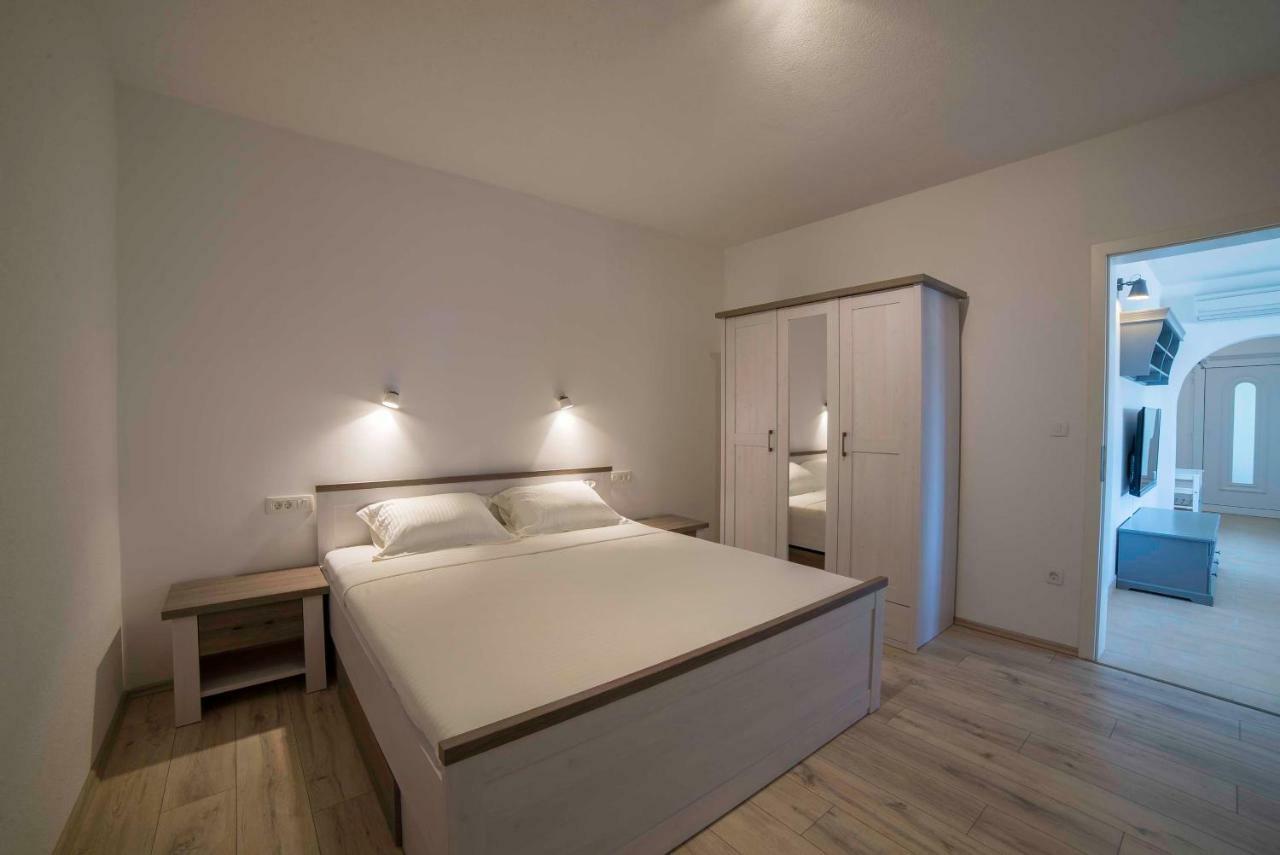 Sunset House Apartment Kampor Luaran gambar