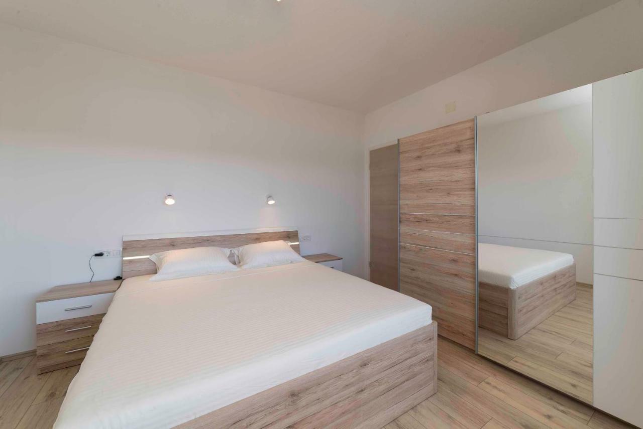 Sunset House Apartment Kampor Luaran gambar