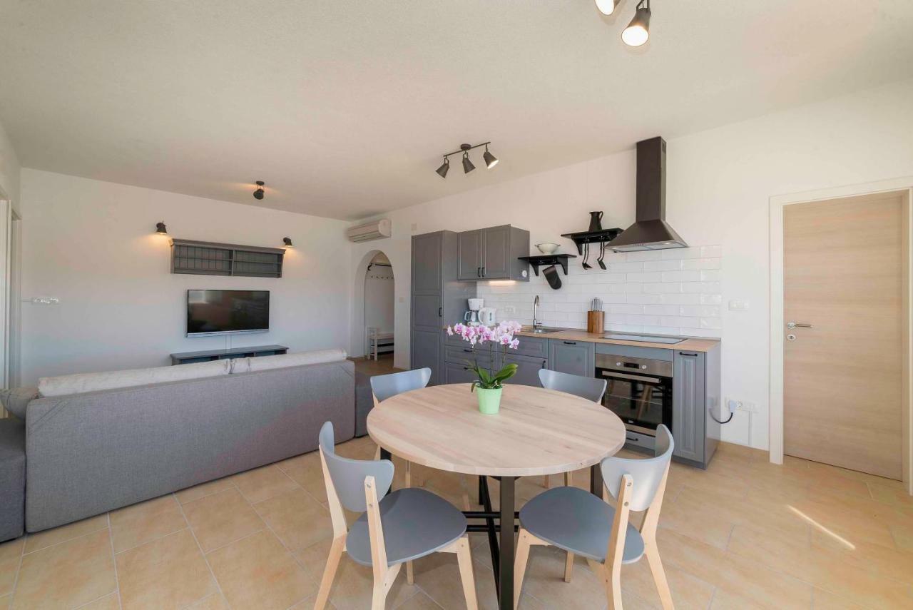 Sunset House Apartment Kampor Luaran gambar