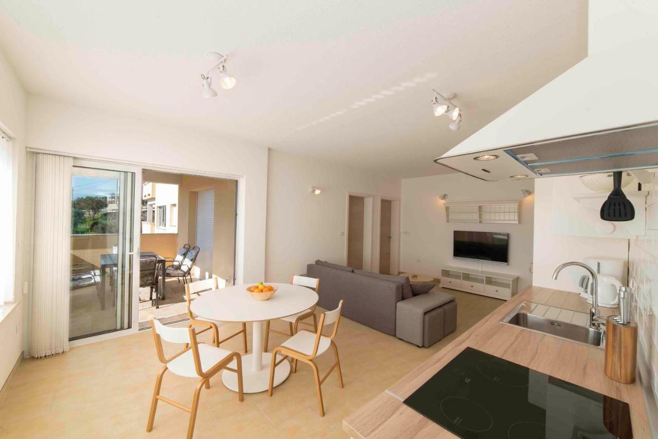 Sunset House Apartment Kampor Luaran gambar