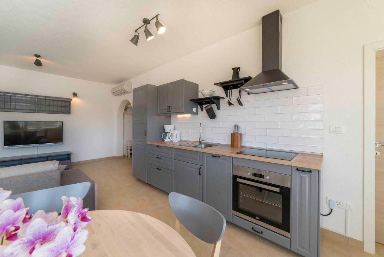 Sunset House Apartment Kampor Luaran gambar